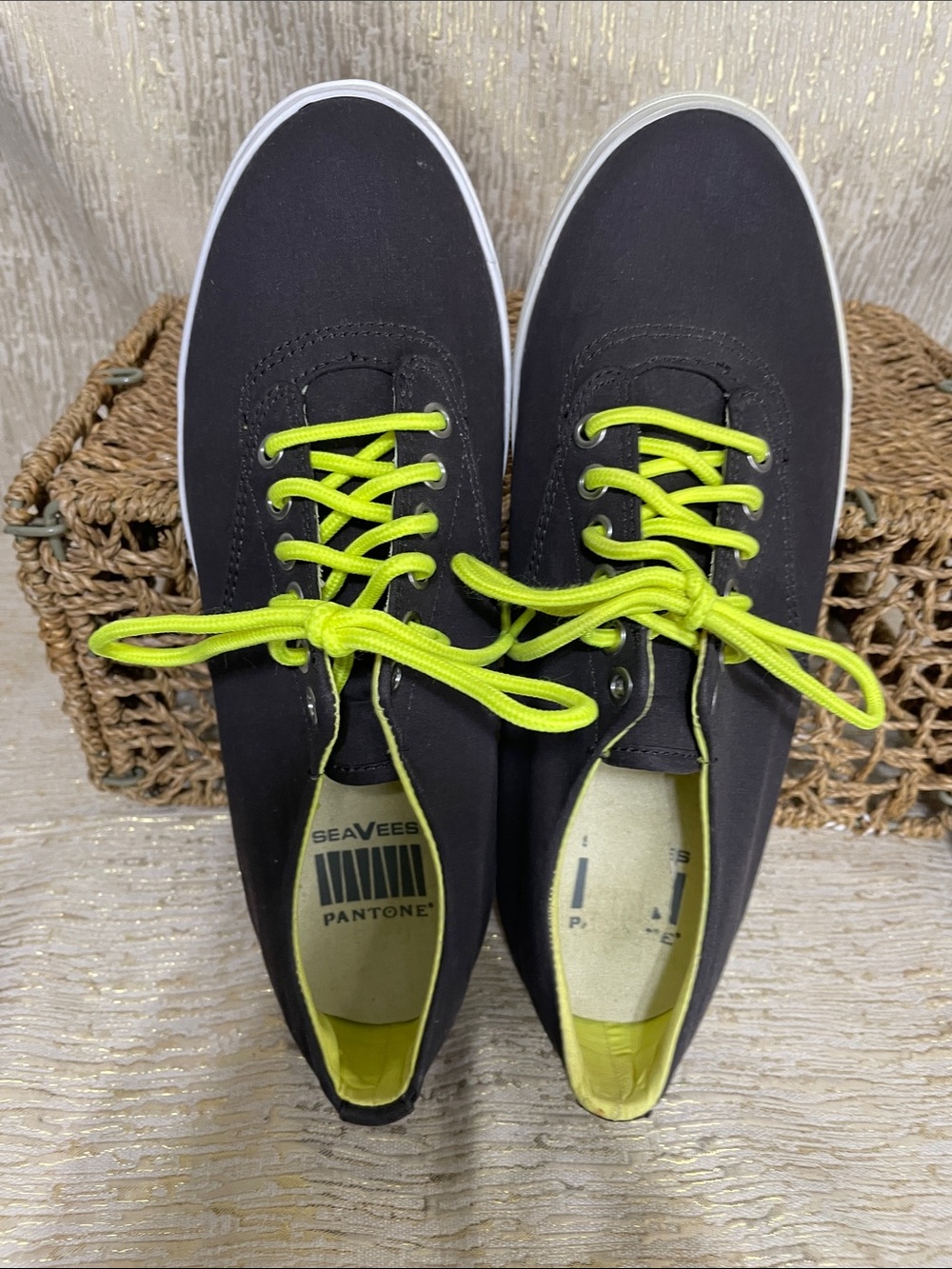 SeaVees Hermosa Black Canvas Sneakers with Neon Yellow Accents Mens Sz 8 MINT